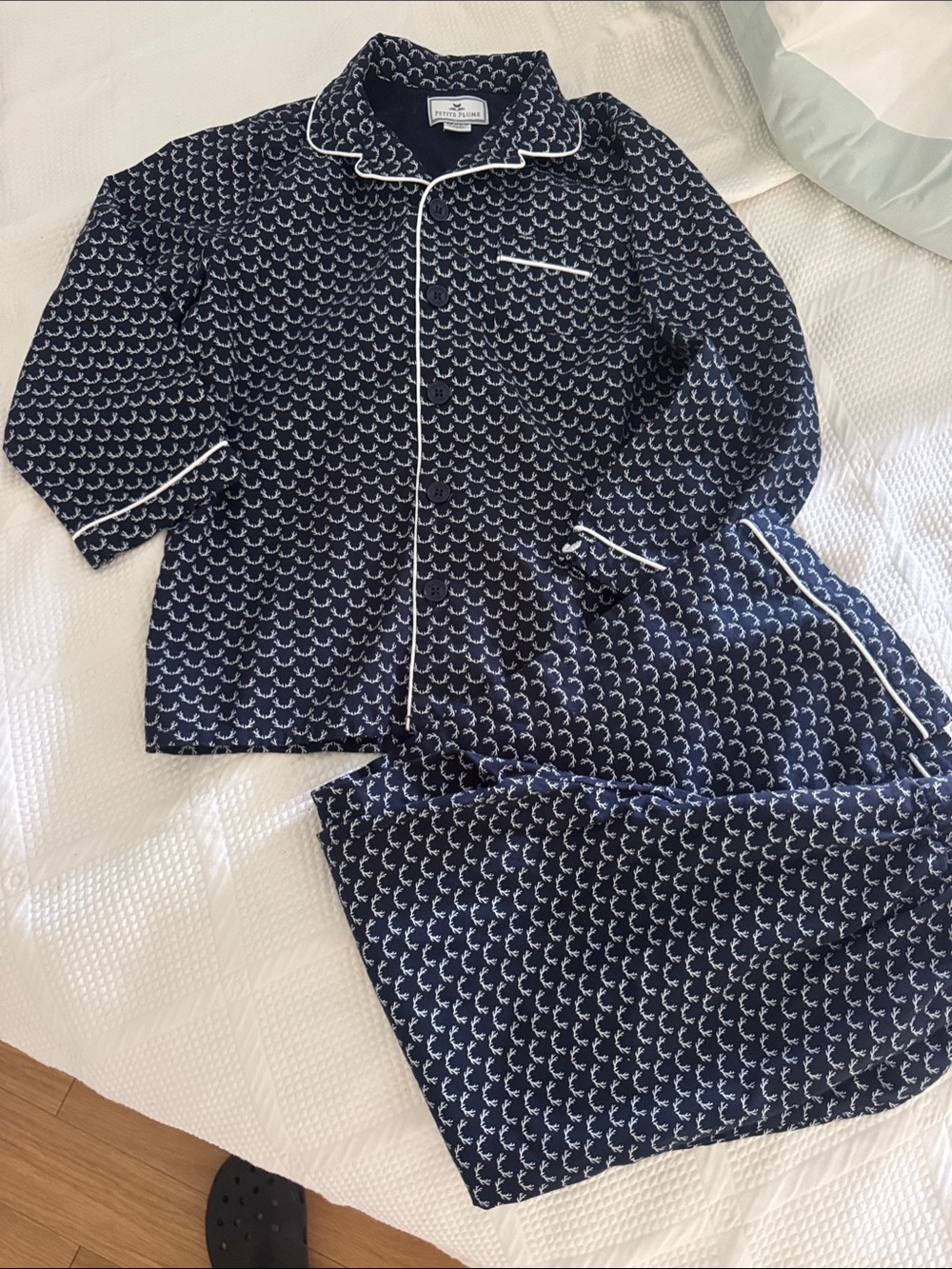 Petite plume, kids  Navy Blue Pajama Set with White Piping. Sz 7 new